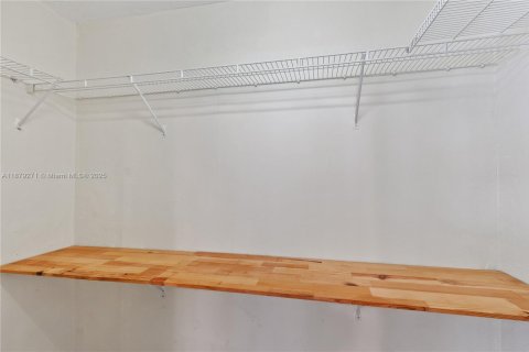 Villa ou maison à louer à North Miami, Floride: 4 chambres, 237.92 m2 № 1937252 - photo 18