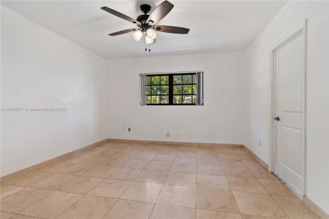 Villa ou maison à louer à North Miami, Floride: 4 chambres, 237.92 m2 № 1937252 - photo 13