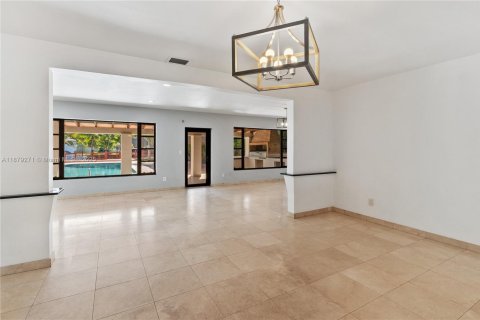 Villa ou maison à louer à North Miami, Floride: 4 chambres, 237.92 m2 № 1937252 - photo 9