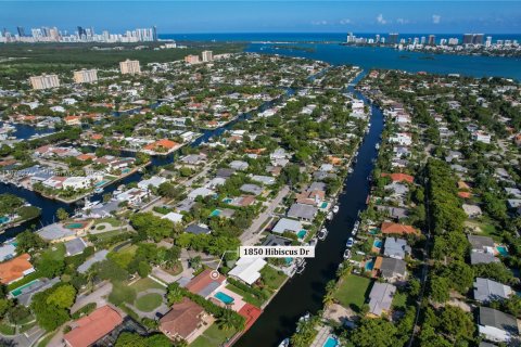 Villa ou maison à louer à North Miami, Floride: 4 chambres, 237.92 m2 № 1937252 - photo 24
