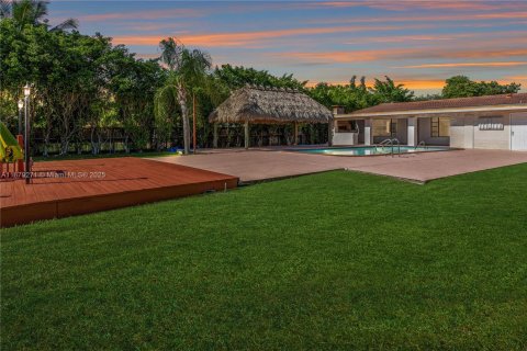Villa ou maison à louer à North Miami, Floride: 4 chambres, 237.92 m2 № 1937252 - photo 3
