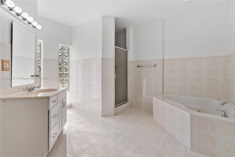 Villa ou maison à louer à North Miami, Floride: 4 chambres, 237.92 m2 № 1937252 - photo 15