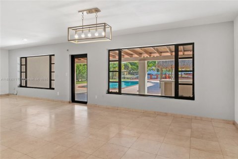 Villa ou maison à louer à North Miami, Floride: 4 chambres, 237.92 m2 № 1937252 - photo 12