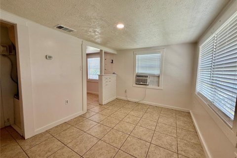 Villa ou maison à louer à Orlando, Floride: 2 chambres, 73.95 m2 № 2319010 - photo 3