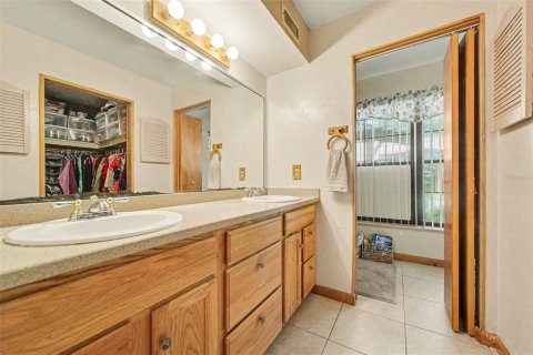 House in Oviedo, Florida 3 bedrooms, 169.83 sq.m. № 2157836 - photo 23