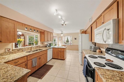 House in Oviedo, Florida 3 bedrooms, 169.83 sq.m. № 2157836 - photo 14