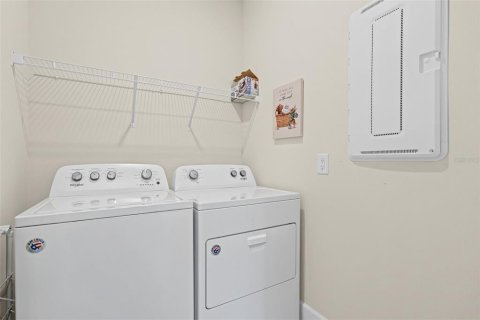 House in Bradenton, Florida 2 bedrooms, 129.6 sq.m. № 2121483 - photo 25