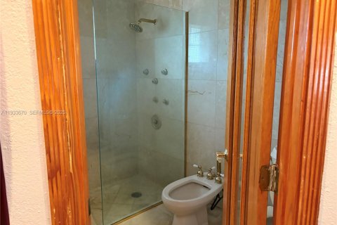 Casa en venta en Hialeah, Florida, 3 dormitorios, 147.34 m2 № 1992769 - foto 11
