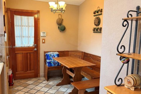 Casa en venta en Hialeah, Florida, 3 dormitorios, 147.34 m2 № 1992769 - foto 5