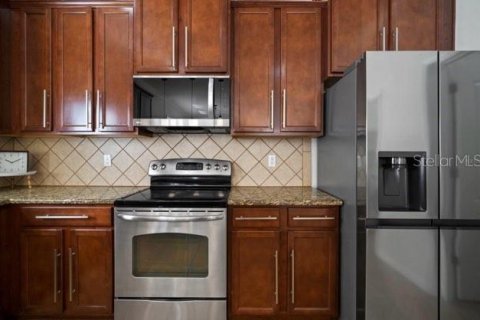 House in Plant City, Florida 4 bedrooms, 228.17 sq.m. № 2120916 - photo 13