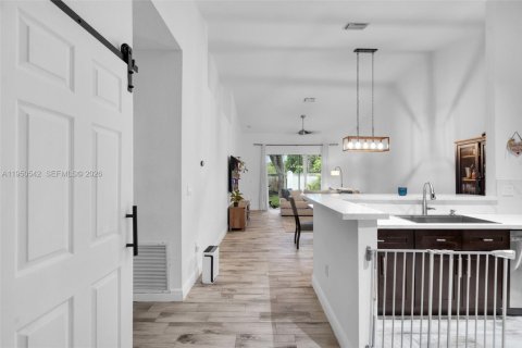 Купить таунхаус в Санрайз, Флорида 2 спальни, 126.81м2, № 2006811 - фото 4