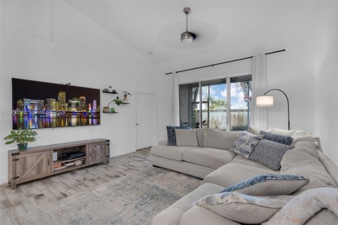 Купить таунхаус в Санрайз, Флорида 2 спальни, 126.81м2, № 2006811 - фото 7