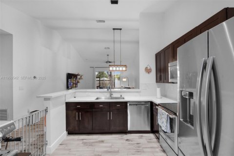 Купить таунхаус в Санрайз, Флорида 2 спальни, 126.81м2, № 2006811 - фото 12