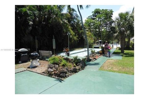 Condo in Hallandale Beach, Florida, 1 bedroom  № 1952644 - photo 22