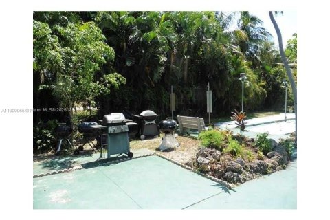 Condo in Hallandale Beach, Florida, 1 bedroom  № 1952644 - photo 13