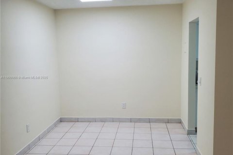 Condo in Hallandale Beach, Florida, 1 bedroom  № 1952644 - photo 2