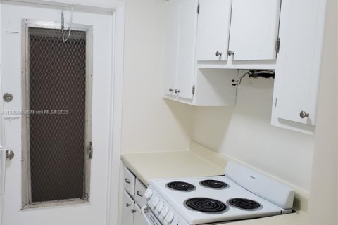 Condo in Hallandale Beach, Florida, 1 bedroom  № 1952644 - photo 4