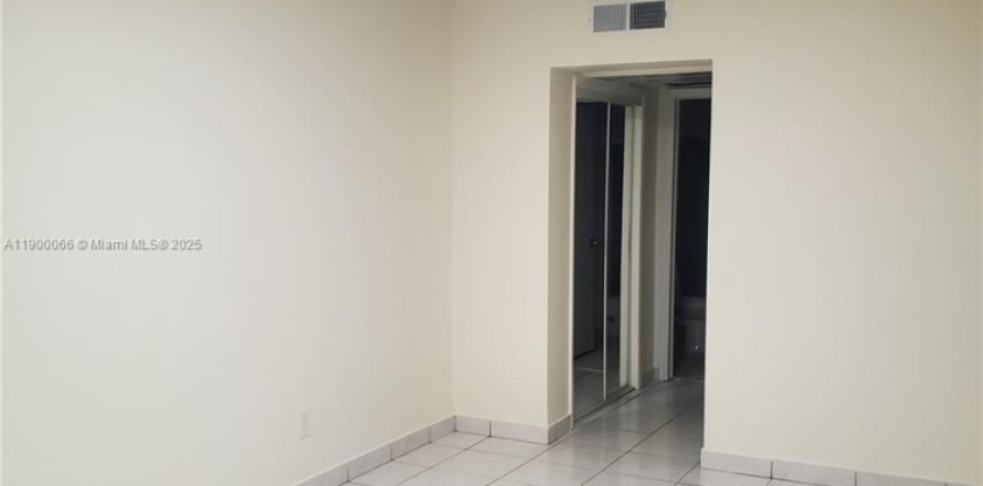 Condo in Hallandale Beach, Florida, 1 bedroom  № 1952644
