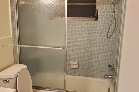 Condo in Hallandale Beach, Florida, 1 bedroom  № 1952644 - photo 6