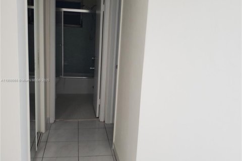 Condo in Hallandale Beach, Florida, 1 bedroom  № 1952644 - photo 5