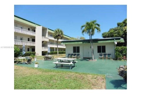 Condo in Hallandale Beach, Florida, 1 bedroom  № 1952644 - photo 21