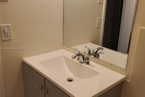 Condo in Hallandale Beach, Florida, 1 bedroom  № 1952644 - photo 7
