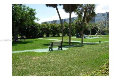Condo in Hallandale Beach, Florida, 1 bedroom  № 1952644 - photo 16