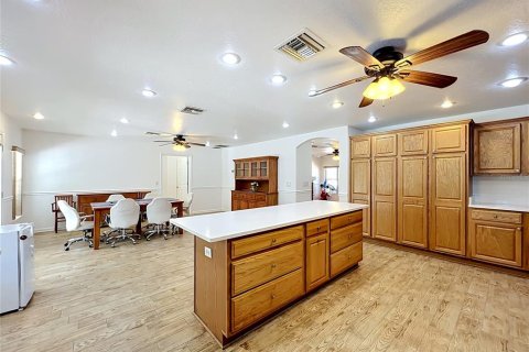 Villa ou maison à vendre à Chuluota, Floride: 8 chambres, 418.71 m2 № 2231075 - photo 14