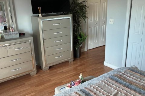 Condo in Miami, Florida, 2 bedrooms № 2081654 - photo 14