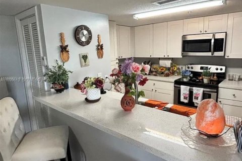 Condo in Miami, Florida, 2 bedrooms № 2081654 - photo 6
