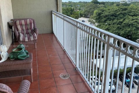 Condo in Miami, Florida, 2 bedrooms № 2081654 - photo 4
