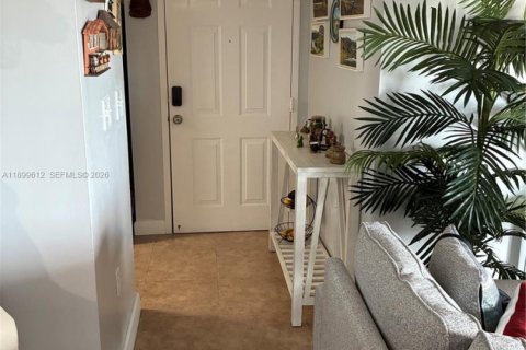 Condo in Miami, Florida, 2 bedrooms № 2081654 - photo 5