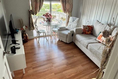 Condo in Miami, Florida, 2 bedrooms № 2081654 - photo 11
