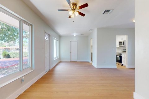 Casa en venta en Miami, Florida, 4 dormitorios, 151.52 m2 № 2028646 - foto 6