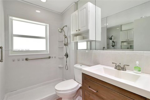 Casa en venta en Miami, Florida, 4 dormitorios, 151.52 m2 № 2028646 - foto 19