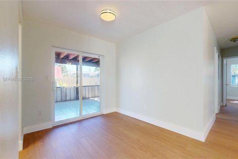 Casa en venta en Miami, Florida, 4 dormitorios, 151.52 m2 № 2028646 - foto 12