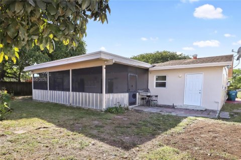 Casa en venta en Miami, Florida, 4 dormitorios, 151.52 m2 № 2028646 - foto 3