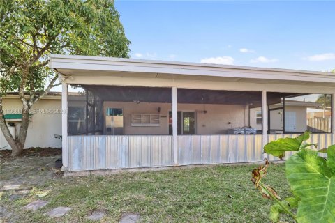 Casa en venta en Miami, Florida, 4 dormitorios, 151.52 m2 № 2028646 - foto 30