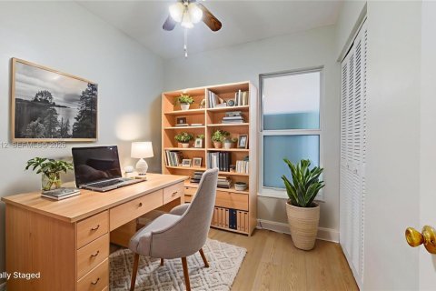 Casa en venta en Miami, Florida, 4 dormitorios, 151.52 m2 № 2028646 - foto 13