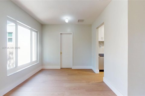 Casa en venta en Miami, Florida, 4 dormitorios, 151.52 m2 № 2028646 - foto 5