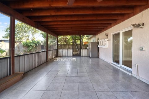 Casa en venta en Miami, Florida, 4 dormitorios, 151.52 m2 № 2028646 - foto 27