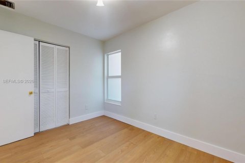 Casa en venta en Miami, Florida, 4 dormitorios, 151.52 m2 № 2028646 - foto 18