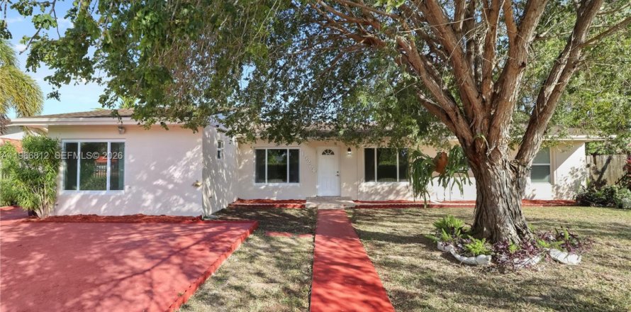 Casa en Miami, Florida 4 dormitorios, 151.52 m2 № 2028646