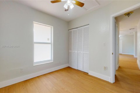 Casa en venta en Miami, Florida, 4 dormitorios, 151.52 m2 № 2028646 - foto 16