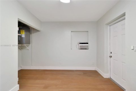 Casa en venta en Miami, Florida, 4 dormitorios, 151.52 m2 № 2028646 - foto 22