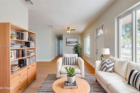 Casa en venta en Miami, Florida, 4 dormitorios, 151.52 m2 № 2028646 - foto 4