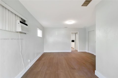 Casa en venta en Miami, Florida, 4 dormitorios, 151.52 m2 № 2028646 - foto 23