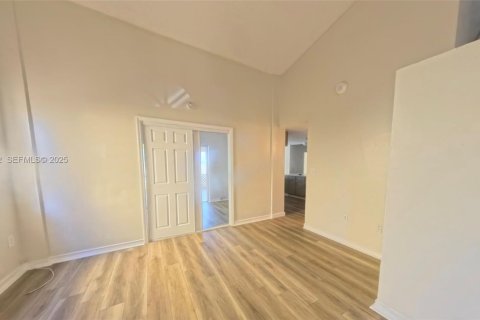 Casa en alquiler en Homestead, Florida, 4 dormitorios, 155.8 m2 № 1984699 - foto 3