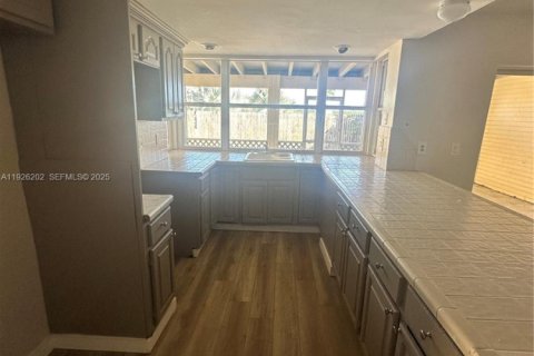 Casa en alquiler en Homestead, Florida, 4 dormitorios, 155.8 m2 № 1984699 - foto 7