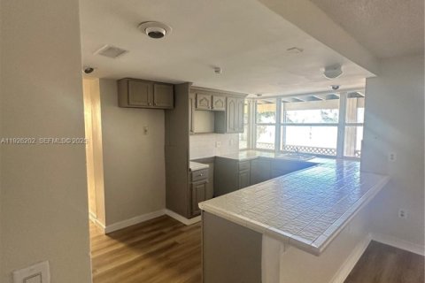 Casa en alquiler en Homestead, Florida, 4 dormitorios, 155.8 m2 № 1984699 - foto 5